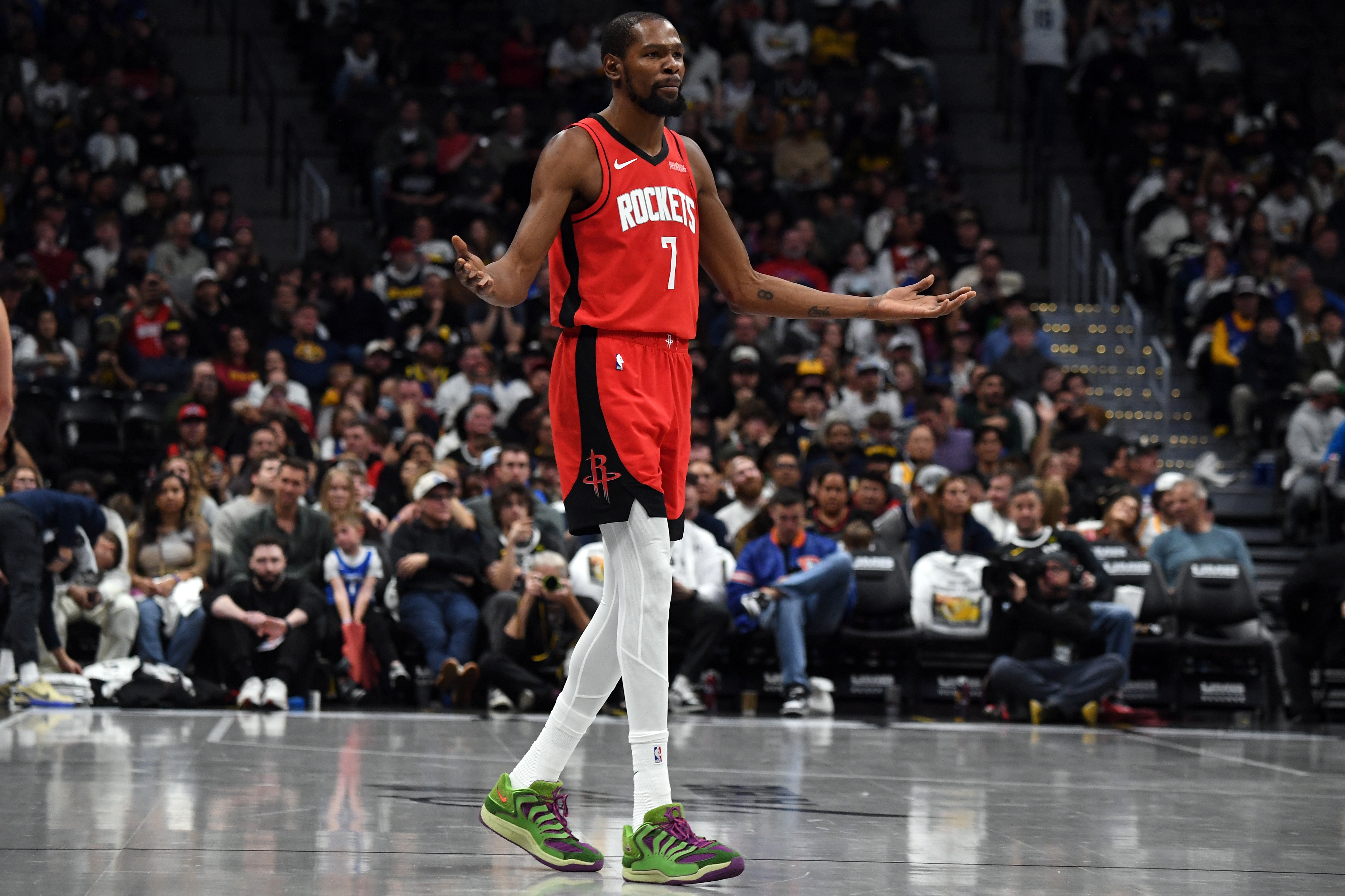 布克：杜兰特对篮球这项运动贡献颇多 和他同场竞技感觉无与伦比