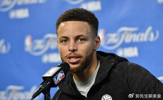 开云-库里评历史最强阵容，科比詹皇均无缘，网友：这阵容能82胜0负|奥尼尔|斯蒂芬·库里|乔丹|勒布朗·詹姆斯|科比·布莱恩特_新浪体育_新浪新闻