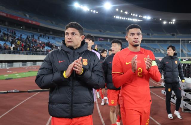 艾克森搭上国足末班车：充电十五天，用时五分钟？