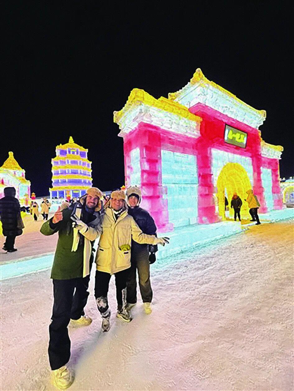 开云体育下载-被两个老外拐跑的出租车司机